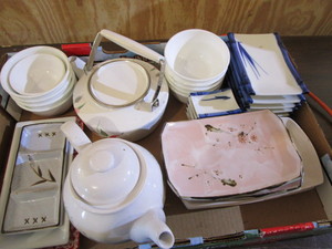 lot 467 image: Korean Serving Dishes