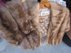 lot 496 image: Mink Stole & Scarf