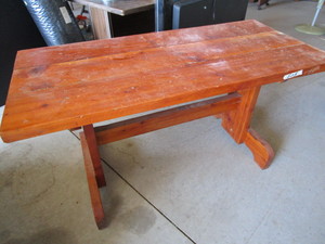 lot 505 image: Pine Table