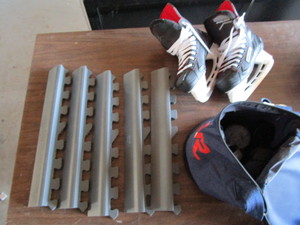 lot 516 image: Hockey Skates, Pucks, Holders