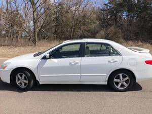 lot 4 image: 2005 Honda Accord EX