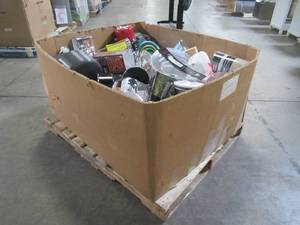 lot 300 image: WHOLESALE MIXED PALLET OF KITCHEN POTS, PANS AND COOKWARE