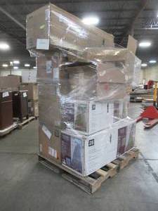 lot 305 image: WHOLESALE MIXED PALLET OF CHRISTMAS TREES AND DECORATIONS
