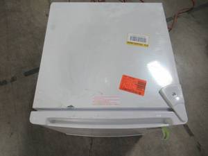 lot 350 image: Magic Chef 1.7 cu. ft. Freezerless Mini Fridge, White HMAR170WE