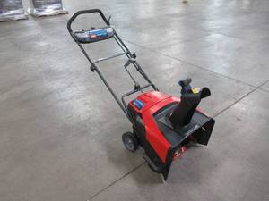 lot 17 image: Toro Power Clear 21 in. 60-Volt Lithium-Ion Brushless Cordless Electric Snow Blower - Battery and Charger Not Included 39901T
