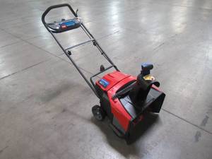 lot 19 image: Toro Power Clear 21 in. 60-Volt Lithium-Ion Brushless Cordless Electric Snow Blower - Battery and Charger Not Included 39901T