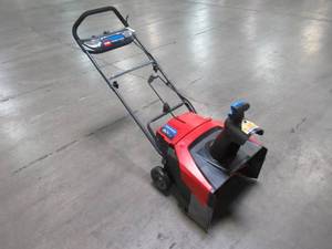lot 20 image: Toro Power Clear 21 in. 60-Volt Lithium-Ion Brushless Cordless Electric Snow Blower - Battery and Charger Not Included 39901T