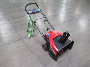 lot 21 image: Toro Power Clear 21 in. 60-Volt Lithium-Ion Brushless Cordless Electric Snow Blower - Battery and Charger Not Included 39901T