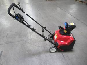 lot 28 image: Toro Power Curve 18 in. Electric Snow Blower 38381