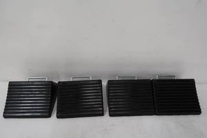 lot 628 image: Vestil Mini Rubber Wheel Chock - 4 Pack