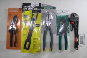 lot 964 image: Lot of Hand Tools - Wire Cutting PliersWrenchSnips etc