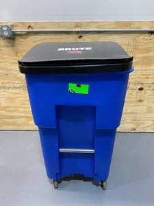 lot 74 image: RUBBERMAID COMMERCIAL PRODUCTS 65 gal Rectangular Rollout Trash Can, Plastic, Blue