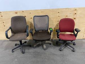 lot 88 image: Lot of 3 Various Office Chairs