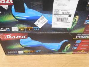lot 31 image: Razor Hovertrax Prizma Hoverboard - Blue