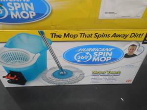 lot 39 image: Hurricane Spin Mop