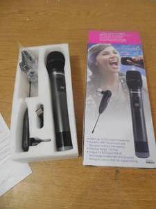 lot 59 image: Karaoke USA 900MHz UHF Wireless Microphone
