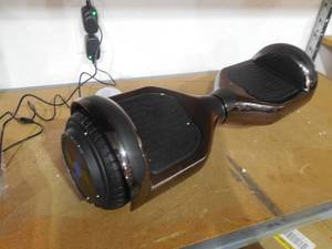 lot 69 image: GlareWheel 36V Hoverboard with Bluetooth Speakers - ChromeBlack