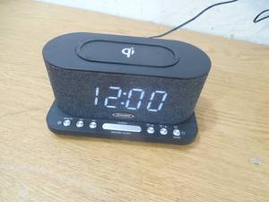 lot 84 image: Jensen Dual Alarm Clock Radio with Wireless Qi Charging