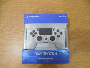 lot 101 image: Sony PlayStation 4 DualShock Wireless Controller - White
