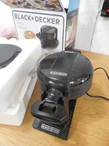 lot 130 image: BLACKDECKER Double Flip Wafflemaker