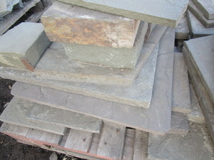RANDOM RECTANGULAR BLUESTONE PAVING