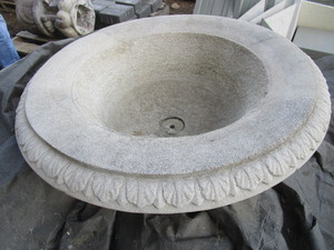 ROUND CONCRETE URN
