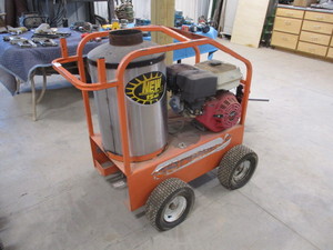 lot 21 image: Easy Kleen Power washer