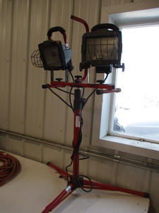 lot 29 image: Work light on stand