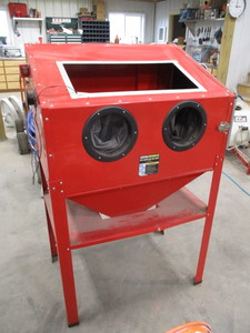 lot 18 image: Central Pnuematics Blast Cabinet