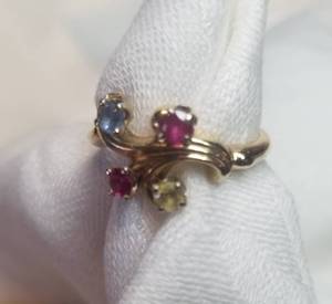 14K Yellow Gold Gemstone Ring  Size 7.5, 3 grams