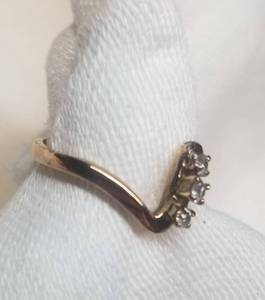 14K Yellow Gold Ladies Ring  Size 5.5