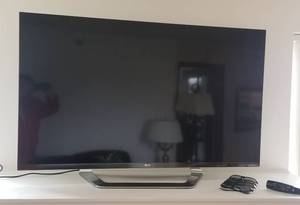lot 5 image: LG 55 inch 3D Television 55LM7600