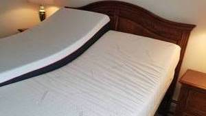 lot 6 image: Impressions by Thomasville King Bed Mahogany Headboard