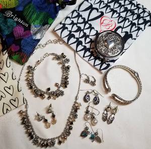 lot 75 image: Collection of Brighton Signature Jewelry  Earrings, Bracelets, Necklaces Sets