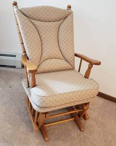 lot 95 image: Oak Glider Rocking Chair