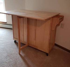 lot 81 image: Mobile Birch Island Work Station