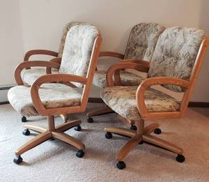 lot 84 image: 4 Upholstered Rolling Game Table Chairs