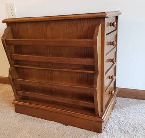 lot 104 image: Solid Oak 3 Drawer Side Table with Magazine Rack