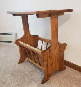 lot 103 image: Vintage Oak Rectangular Side Table with Magazine Rack