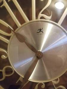 lot 117 image: Modern Infinity Clock