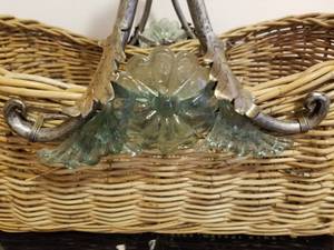 lot 109 image: Wonderful Picnic Basket