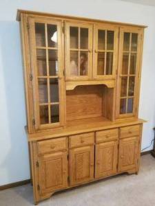 lot 79 image: Lovely Oak Buffet Cabinet