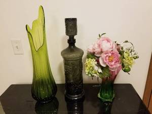 lot 111 image: Collection of MCM Art Glass Decor