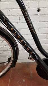 lot 17 image: Electra Amsterdam Royal 8i Bike  Ladies