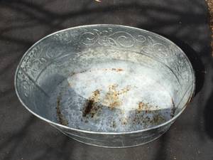 lot 122 image: Galvanized Metal Patio Tub