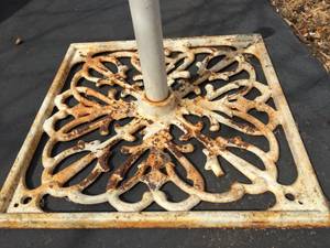 lot 131 image: Heavy Iron Metal Umbrella Stand