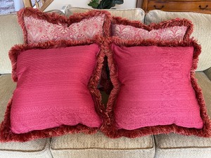 lot 2 image: Four Amazing Accent Pillows