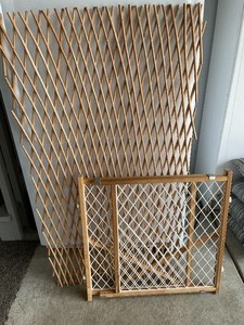 lot 194 image: Flexible Fencing