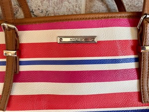 lot 151 image: Bright Nine West Purse