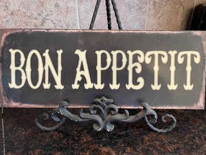 lot 150 image: Bon Appetit Decor